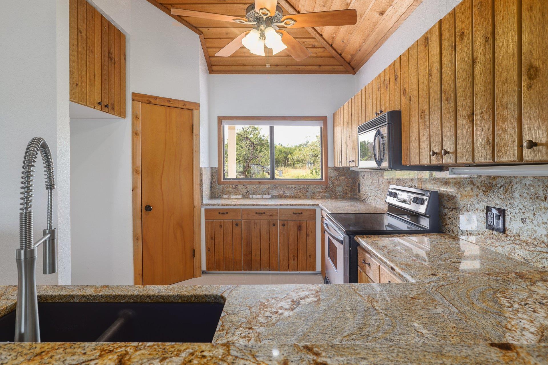 313 Kendall Road Spicewood TX 78669