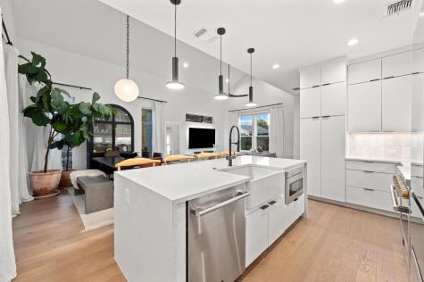 2104 E 2nd Street Austin TX 78702