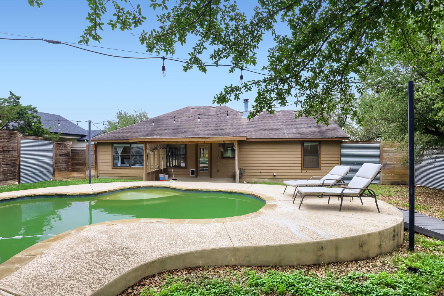 10213 Thomas Lane Dripping Springs TX 78620