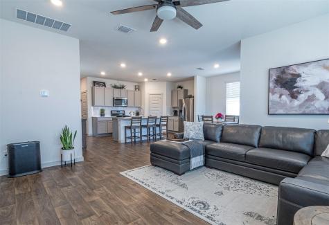 208 Greens Bayou Trail Hutto TX 78634