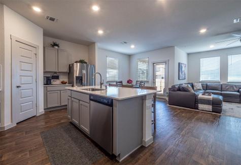 208 Greens Bayou Trail Hutto TX 78634