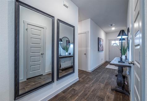 208 Greens Bayou Trail Hutto TX 78634