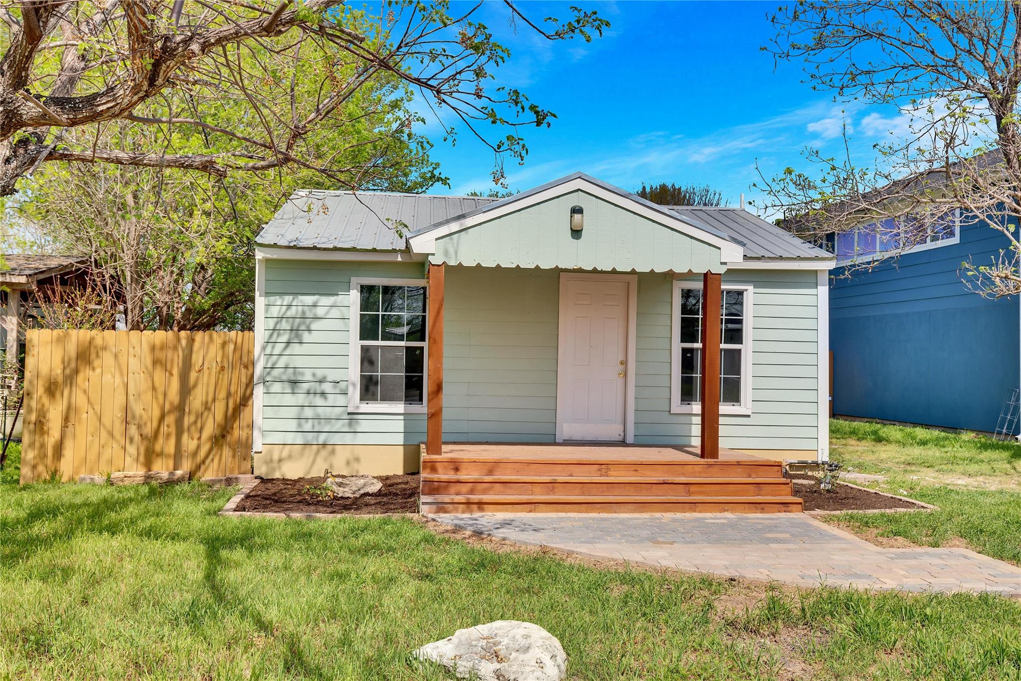 211 E Burton Street Manor TX 78653