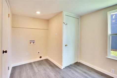 211 E Burton Street Manor TX 78653
