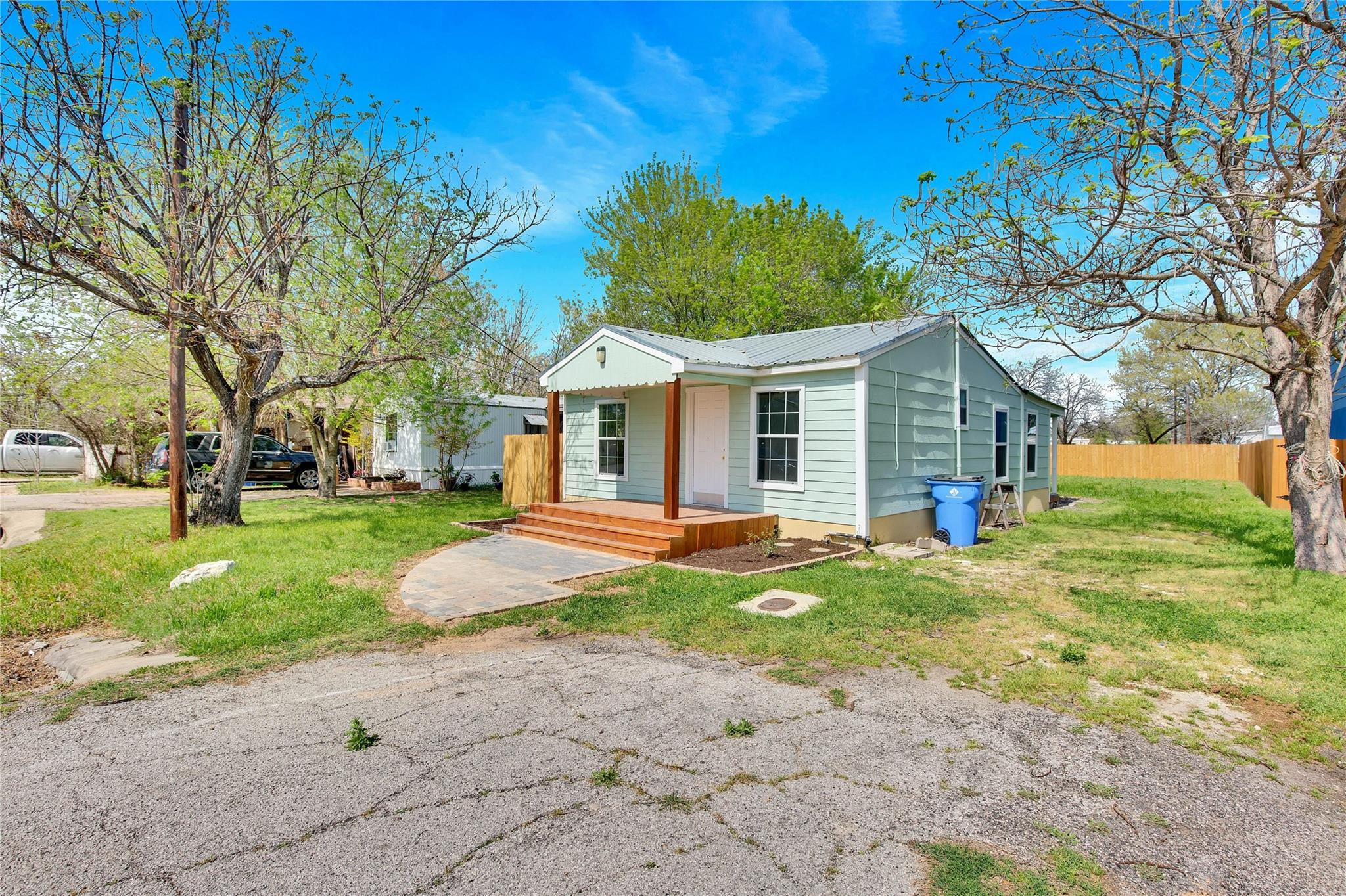 211 E Burton Street Manor TX 78653