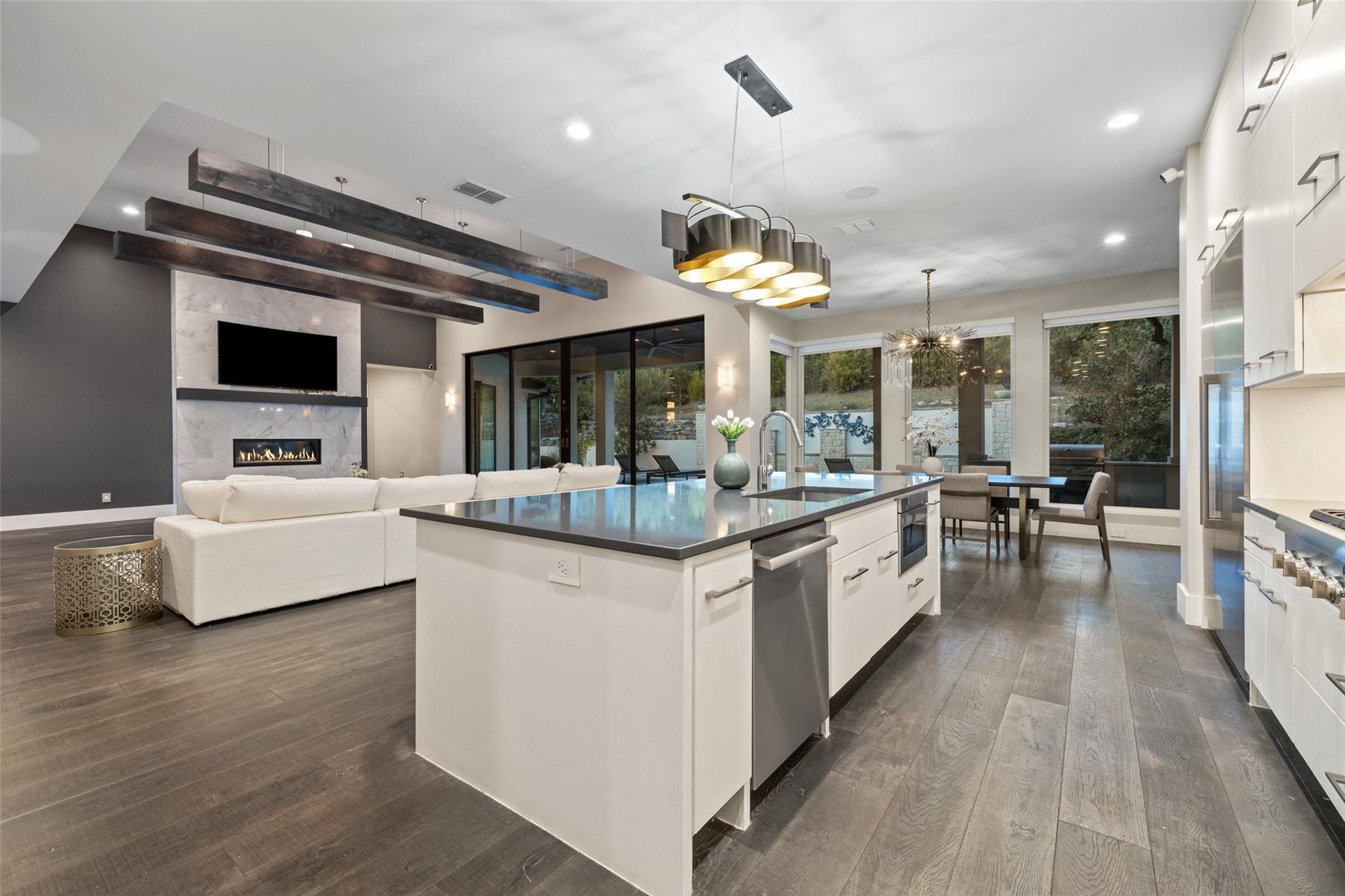 1817 Knights Chance Lane Spicewood TX 78669