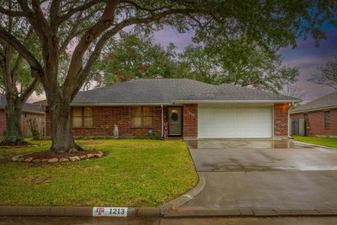 1213 Shadowlake Drive Sealy TX 77474