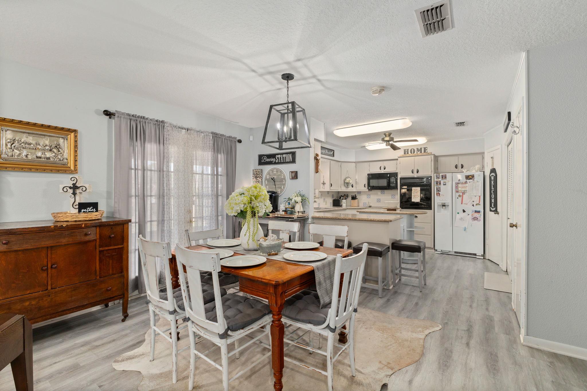 1213 Shadowlake Drive Sealy TX 77474