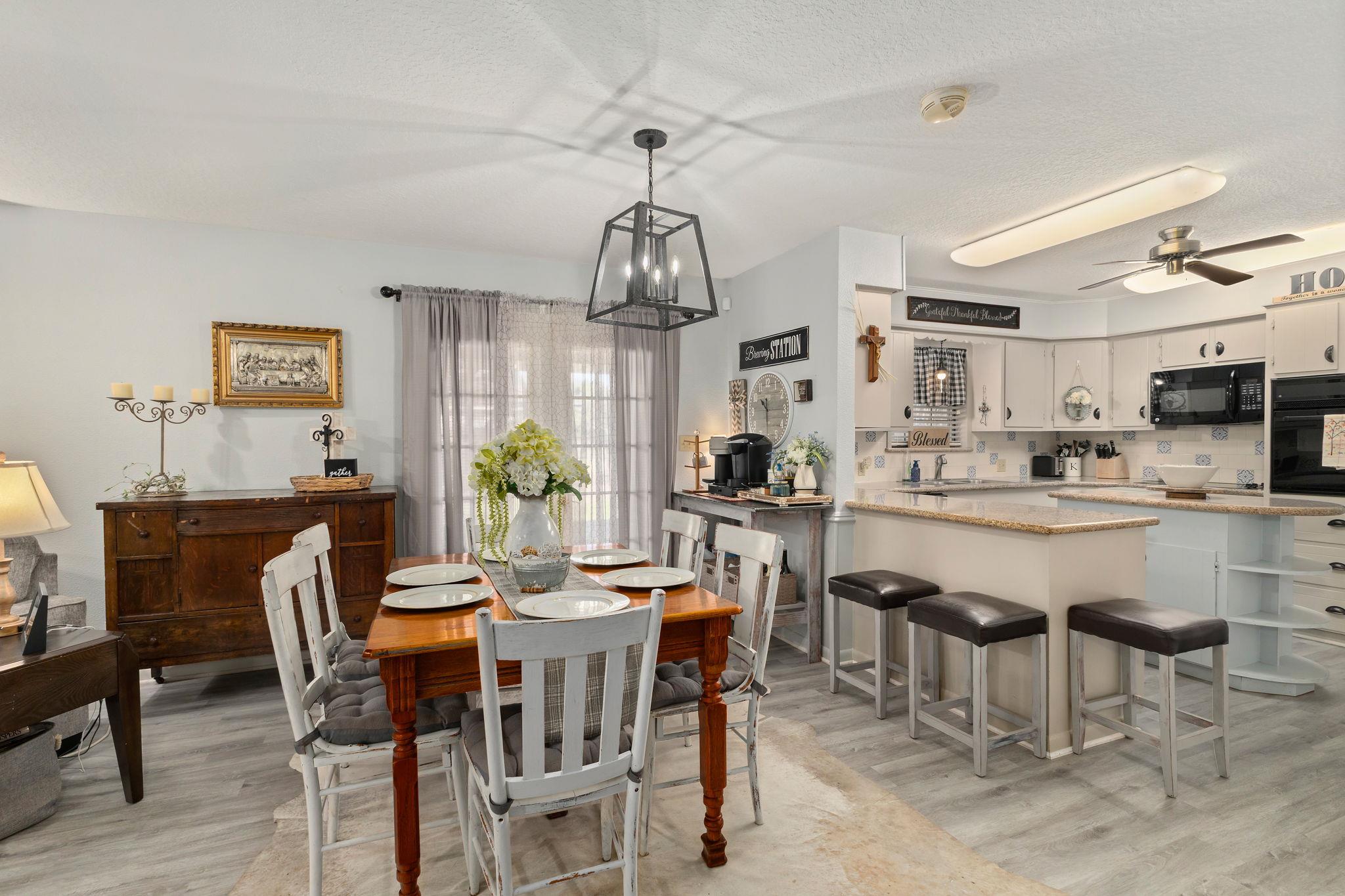 1213 Shadowlake Drive Sealy TX 77474