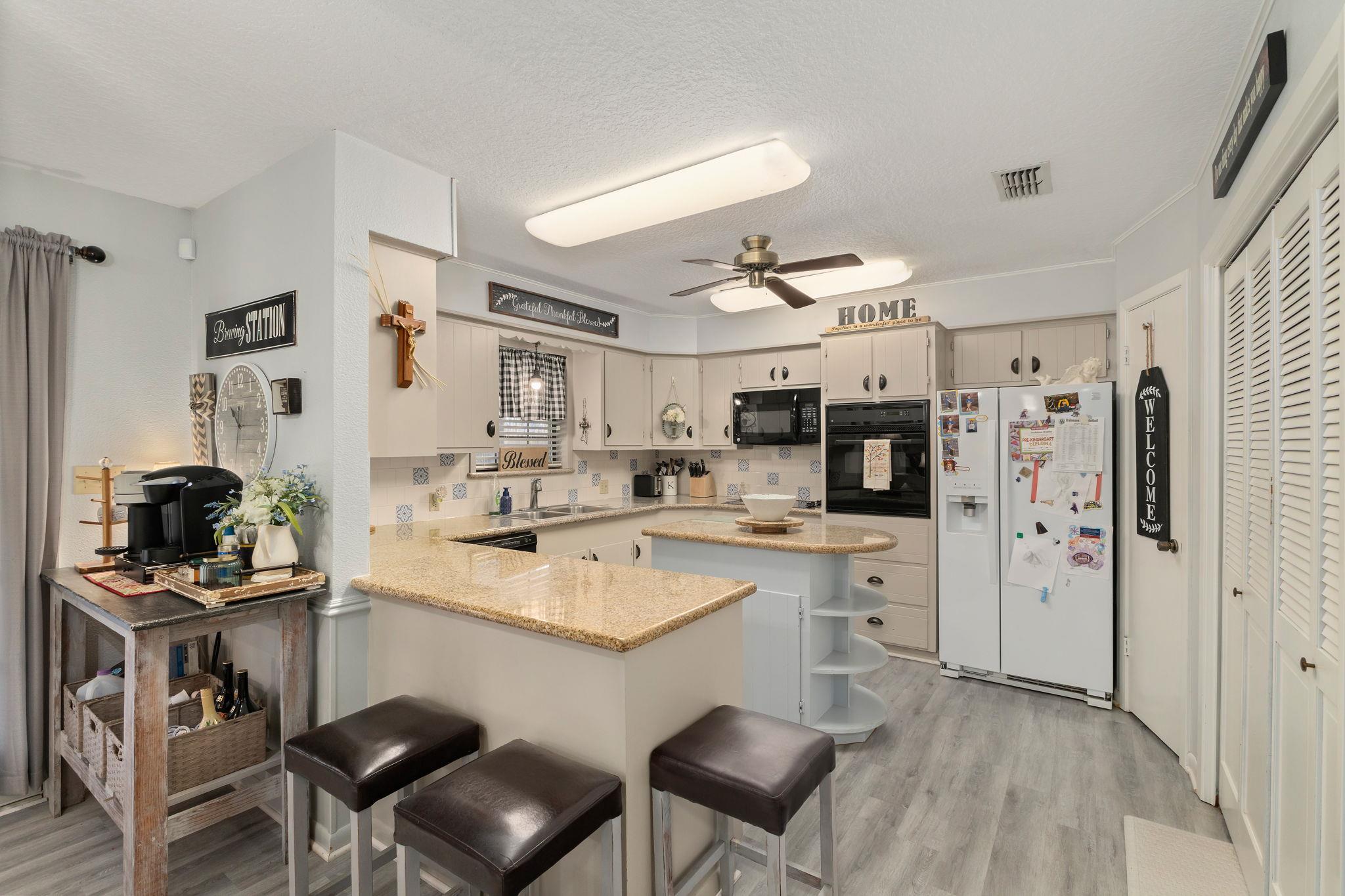 1213 Shadowlake Drive Sealy TX 77474