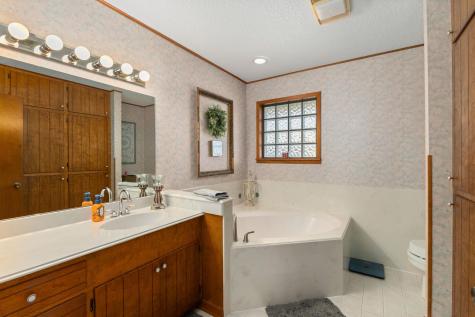 1213 Shadowlake Drive Sealy TX 77474