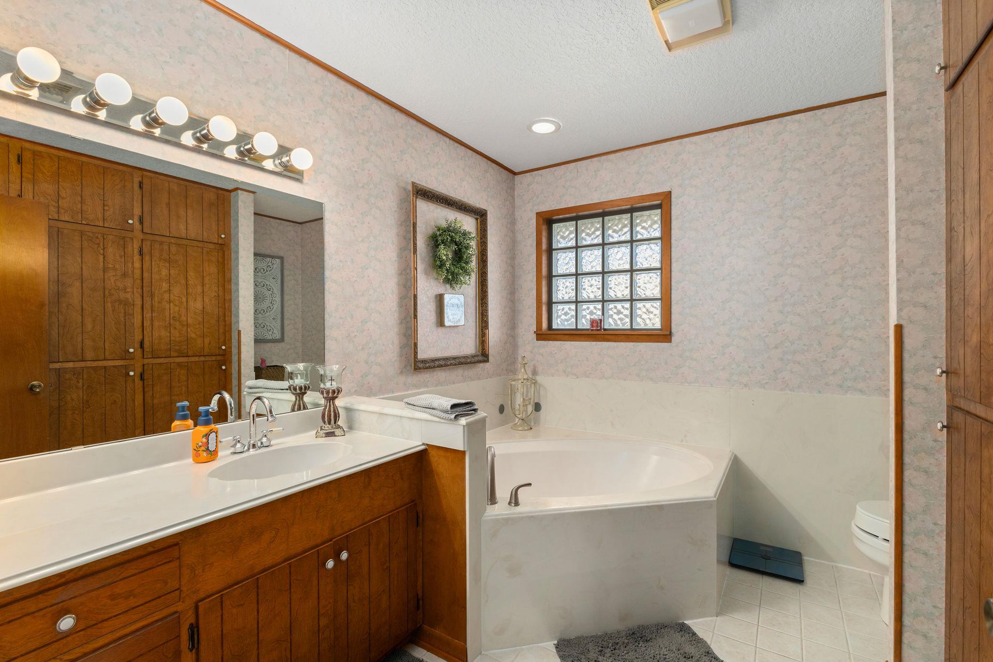 1213 Shadowlake Drive Sealy TX 77474