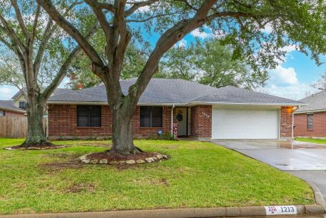 1213 Shadowlake Drive Sealy TX 77474