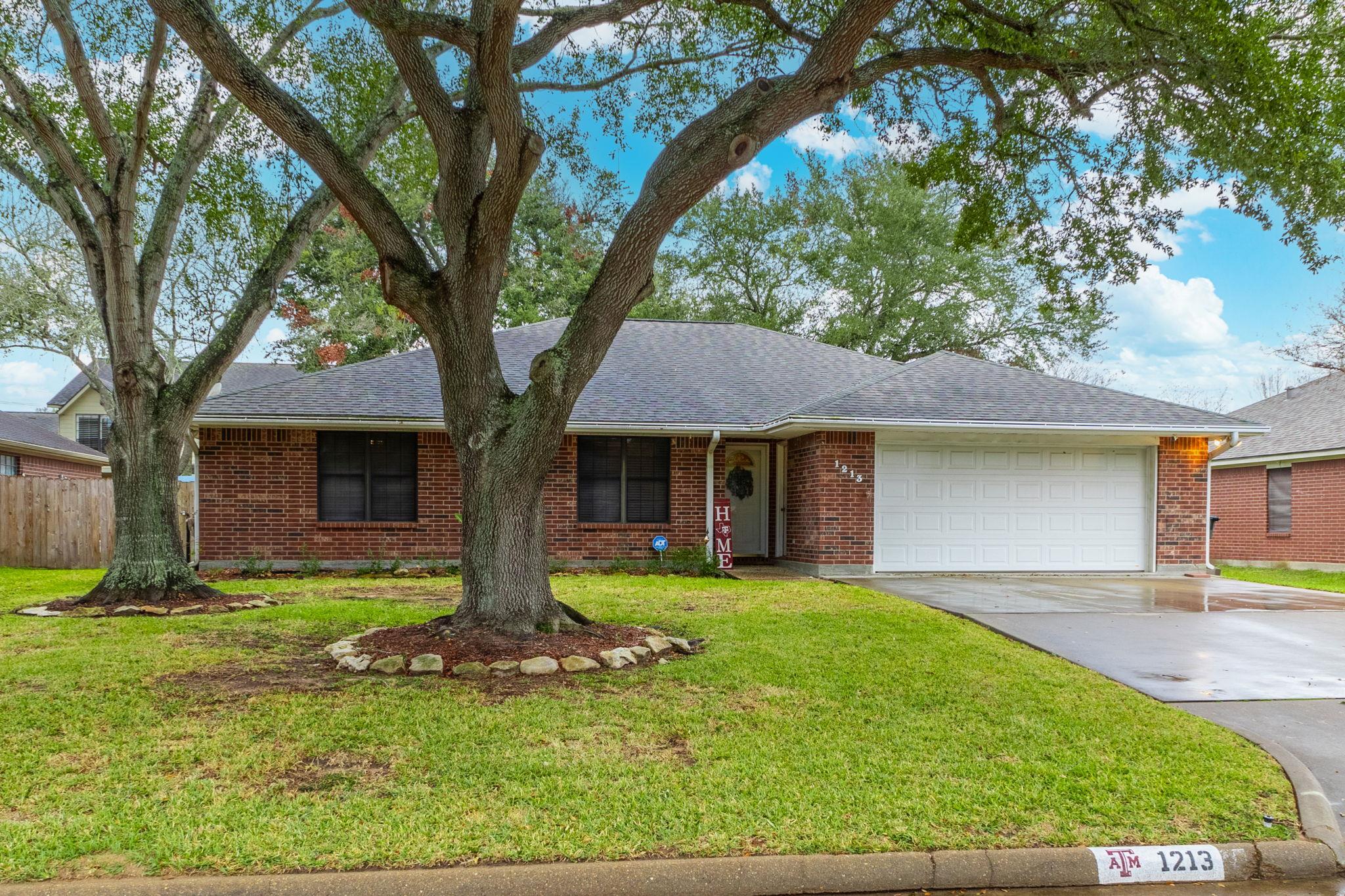 1213 Shadowlake Drive Sealy TX 77474