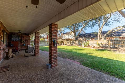 1213 Shadowlake Drive Sealy TX 77474