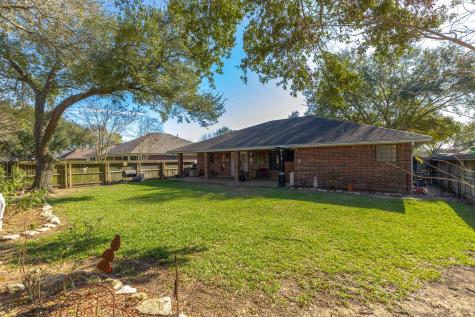 1213 Shadowlake Drive Sealy TX 77474