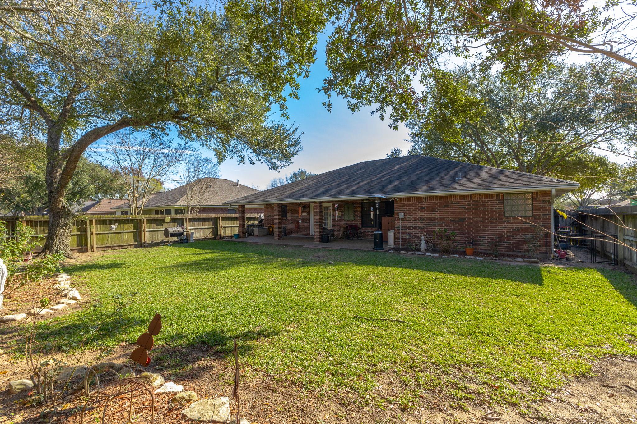 1213 Shadowlake Drive Sealy TX 77474