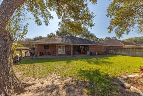 1213 Shadowlake Drive Sealy TX 77474