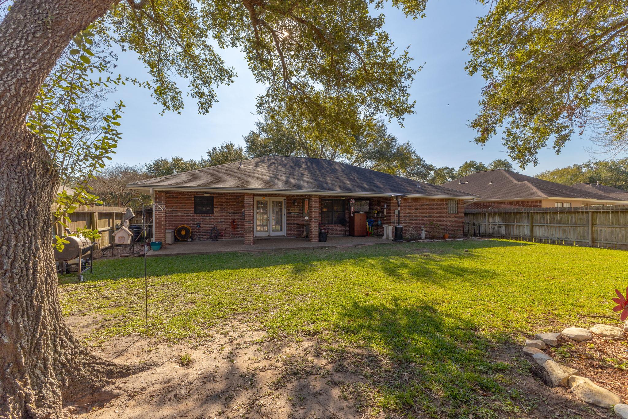 1213 Shadowlake Drive Sealy TX 77474