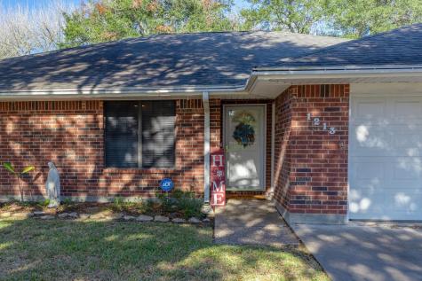 1213 Shadowlake Drive Sealy TX 77474