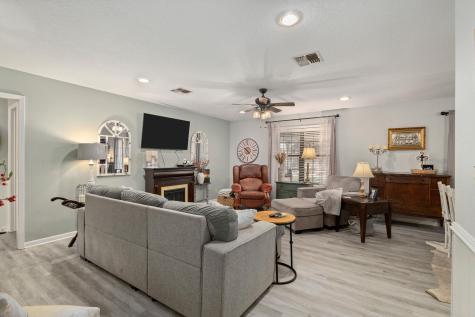 1213 Shadowlake Drive Sealy TX 77474