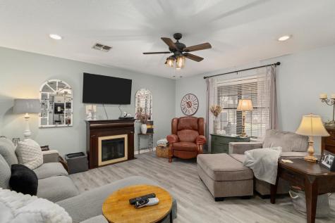 1213 Shadowlake Drive Sealy TX 77474