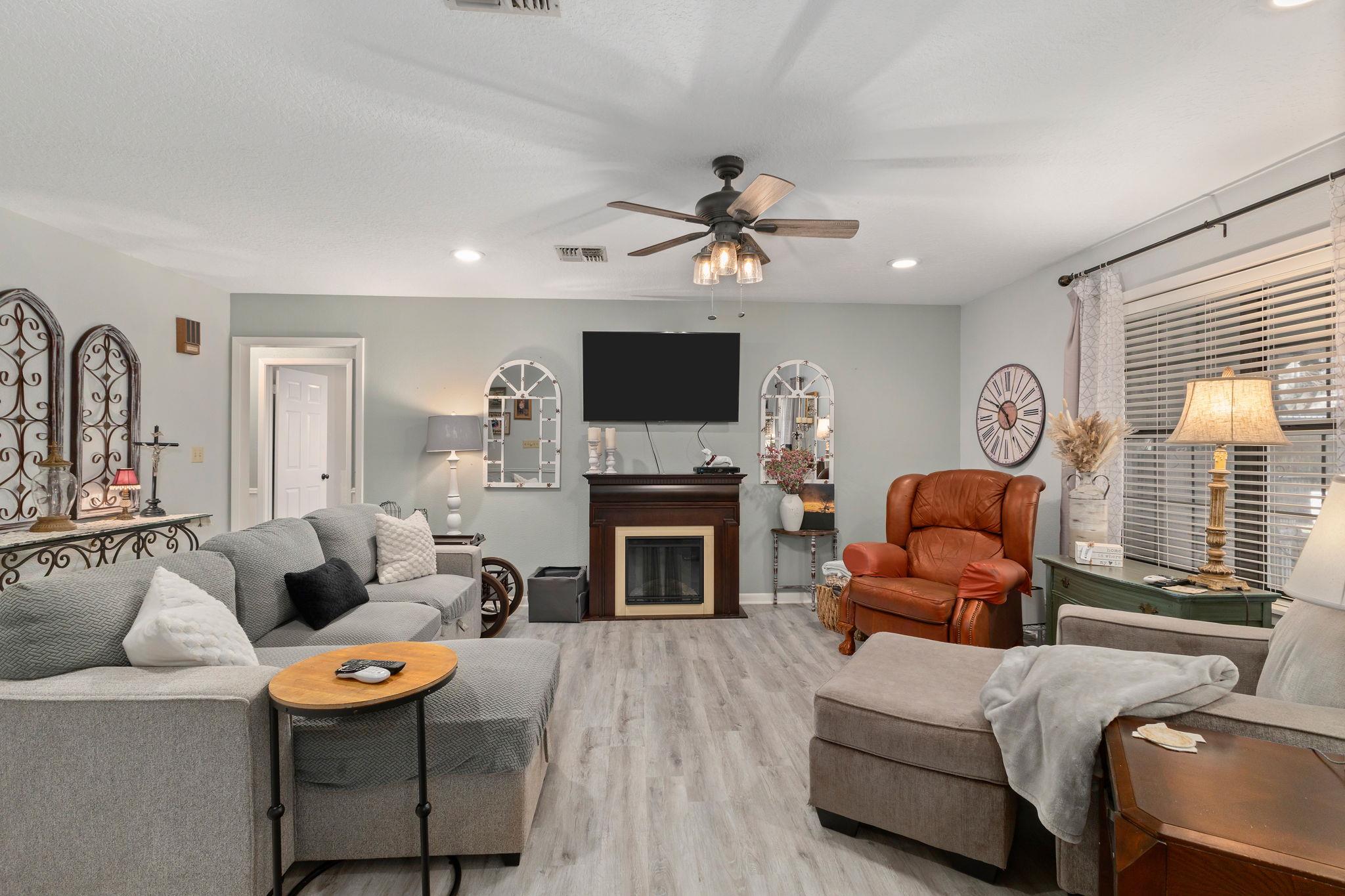 1213 Shadowlake Drive Sealy TX 77474