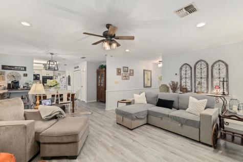 1213 Shadowlake Drive Sealy TX 77474
