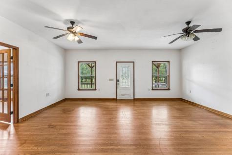 1811 W Old Lockhart Road West Point TX 78963