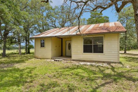 1811 W Old Lockhart Road West Point TX 78963