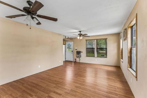1811 W Old Lockhart Road West Point TX 78963