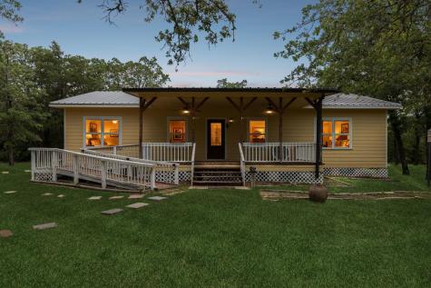 1811 W Old Lockhart Road West Point TX 78963