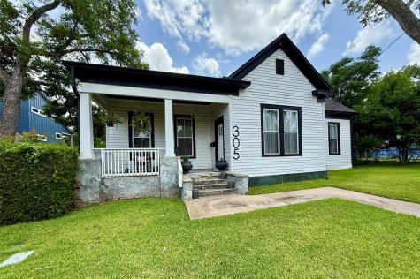 305 W Alamo Street Brenham TX 77833