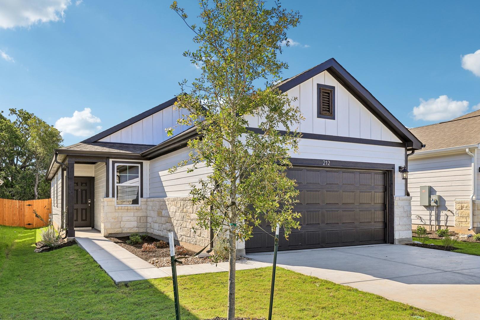 212 Bendecido Loop Elgin TX 78621