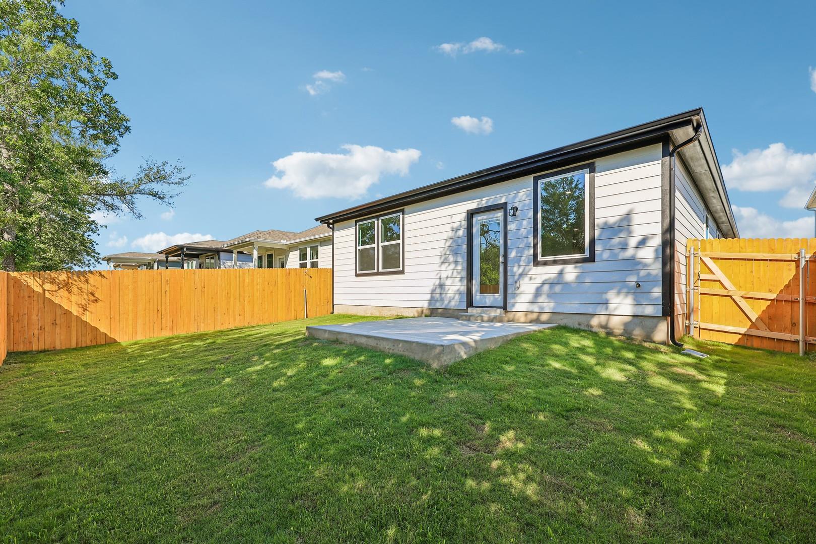 212 Bendecido Loop Elgin TX 78621