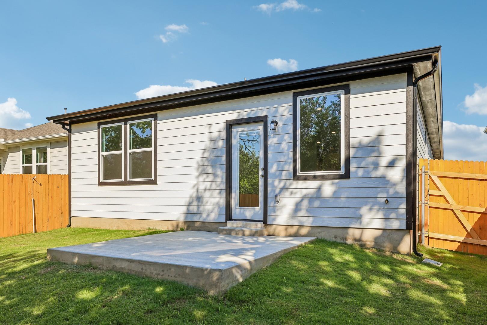 212 Bendecido Loop Elgin TX 78621