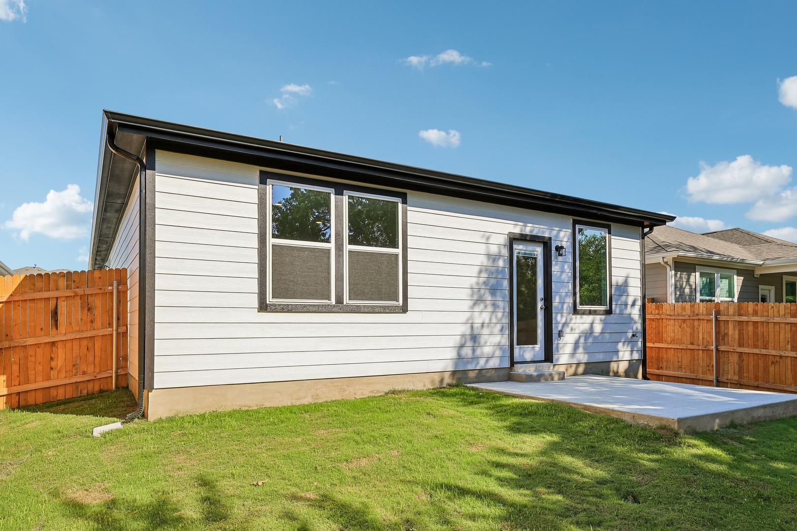 212 Bendecido Loop Elgin TX 78621