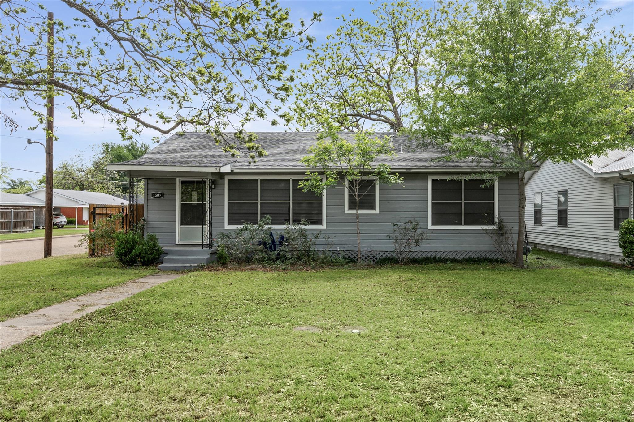 1507 N Cleveland Avenue Cameron TX 76520