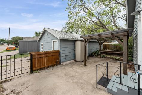 1507 N Cleveland Avenue Cameron TX 76520