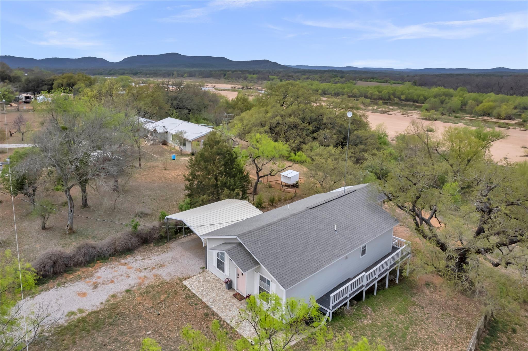 5898 River Oaks Drive Kingsland TX 78639