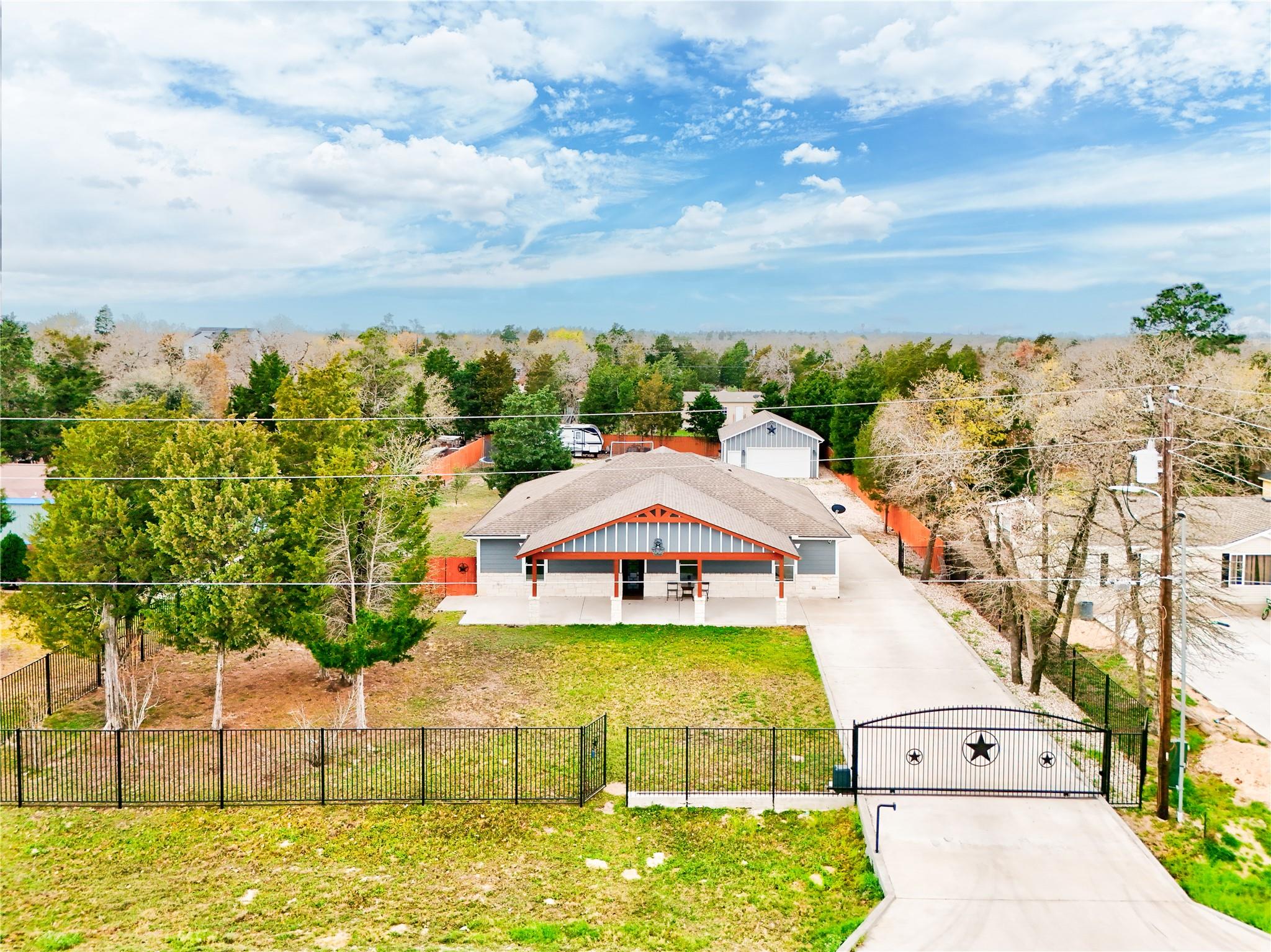 421 Las Lomas Drive Elgin TX 78621