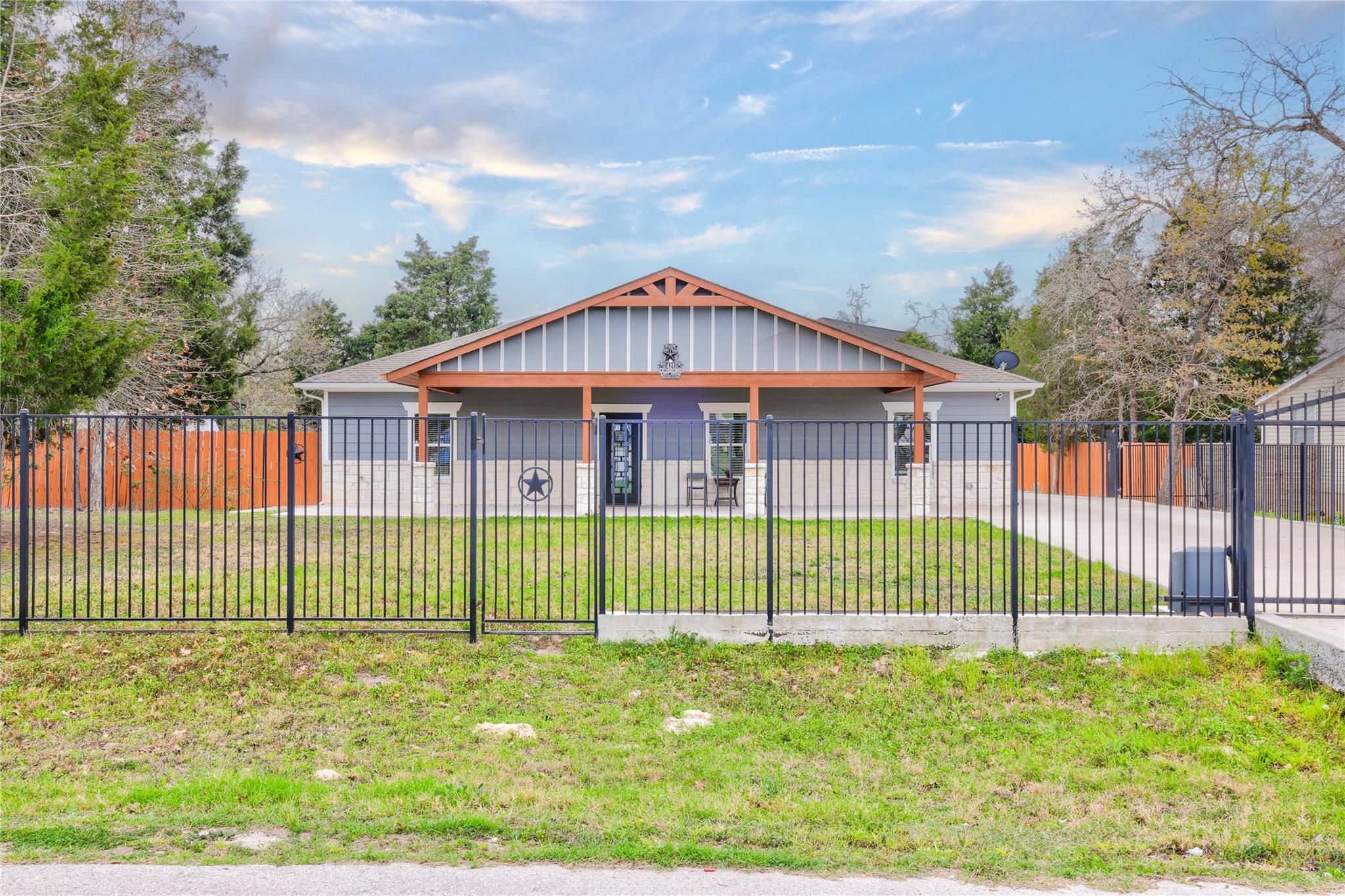 421 Las Lomas Drive Elgin TX 78621