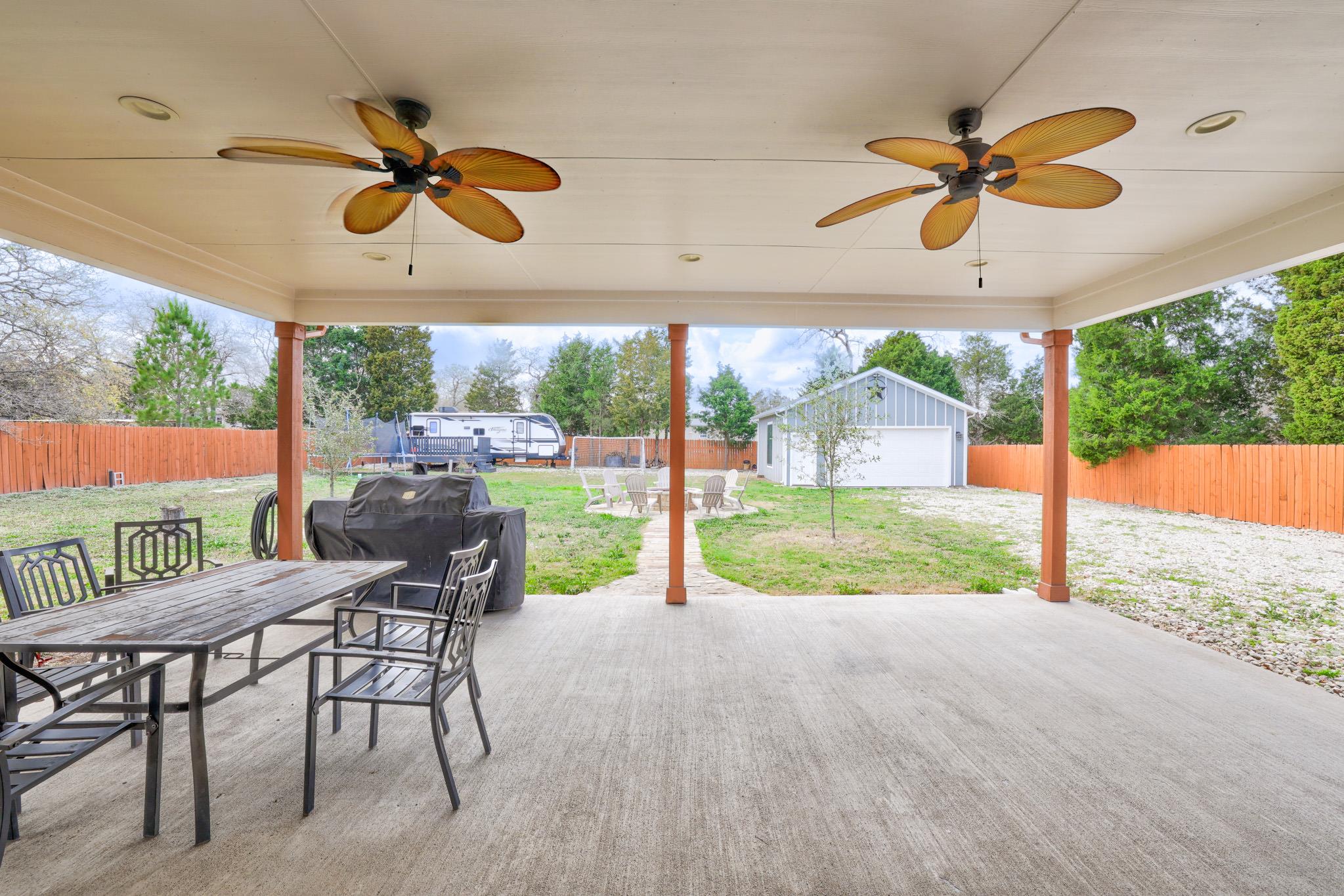 421 Las Lomas Drive Elgin TX 78621