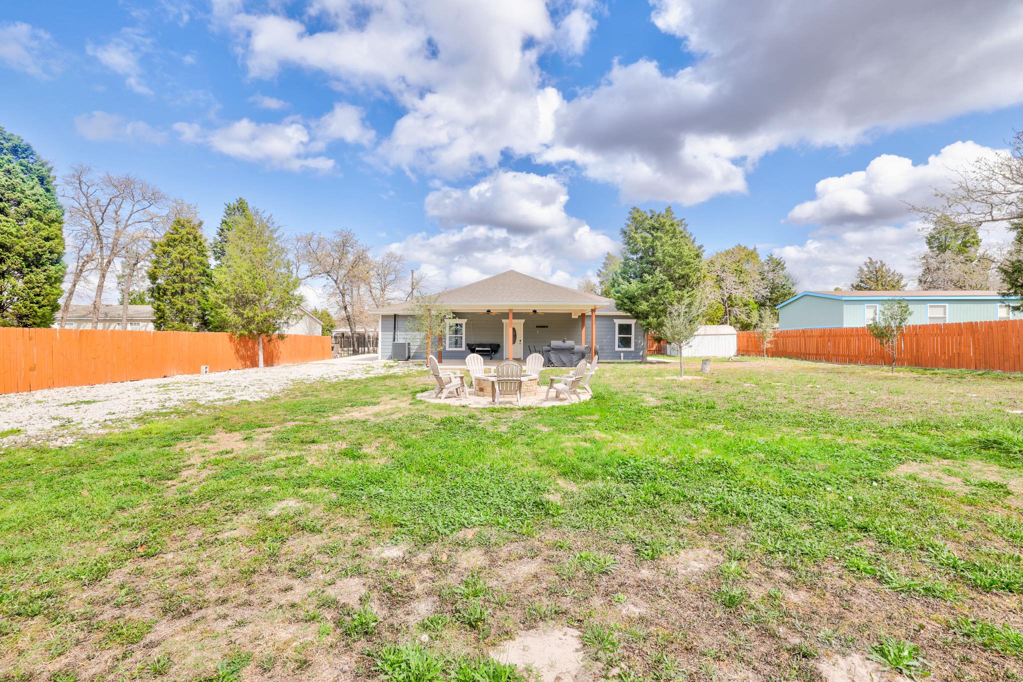 421 Las Lomas Drive Elgin TX 78621