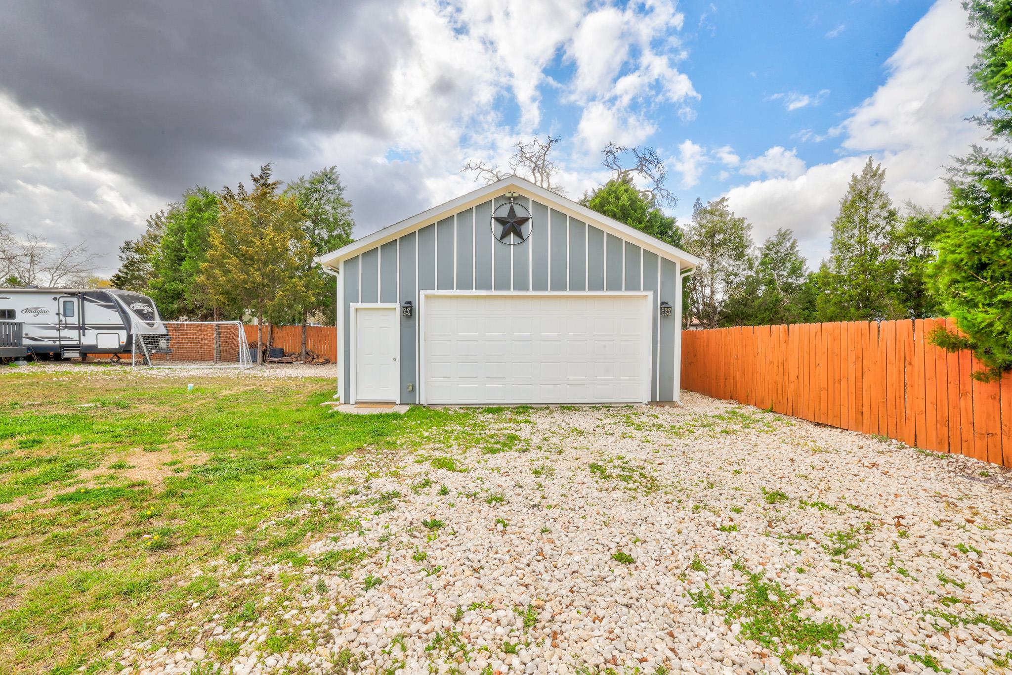 421 Las Lomas Drive Elgin TX 78621