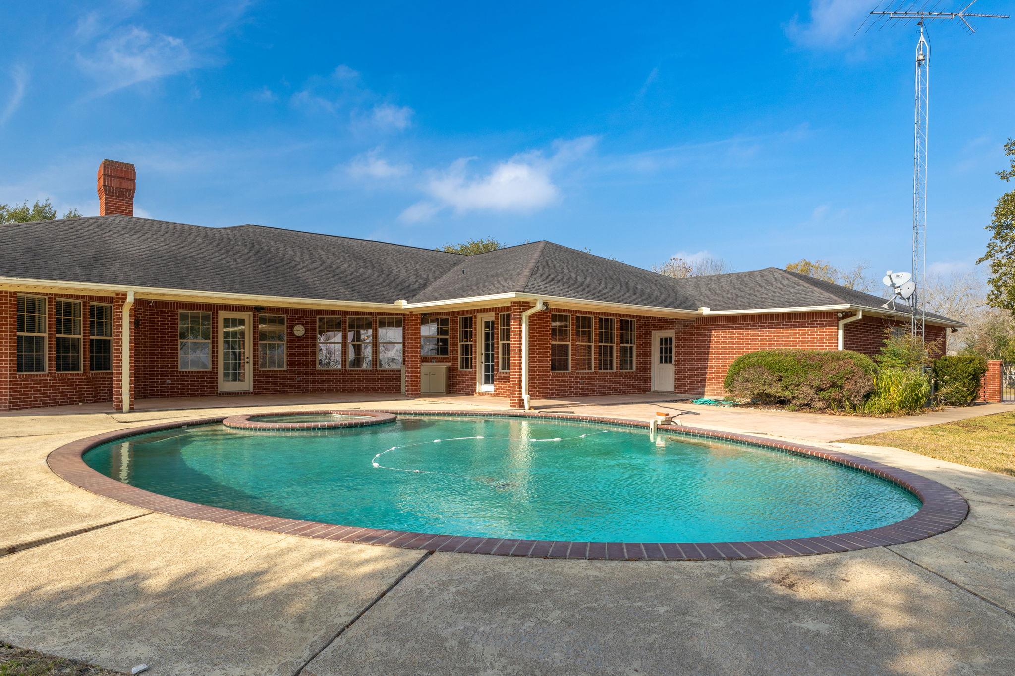 803 S Converse Street Flatonia TX 78941