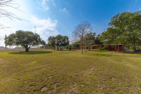 803 S Converse Street Flatonia TX 78941