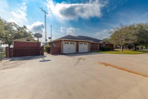 803 S Converse Street Flatonia TX 78941