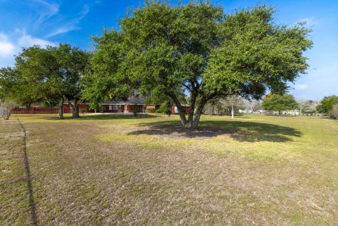 803 S Converse Street Flatonia TX 78941