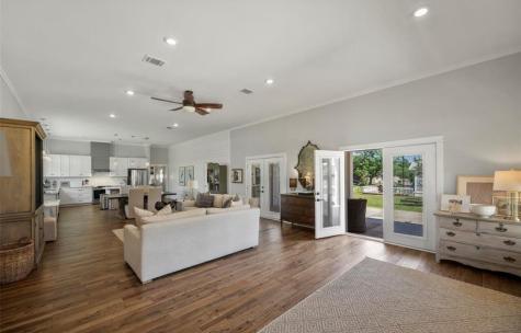 539 Elm Street New Ulm TX 78950